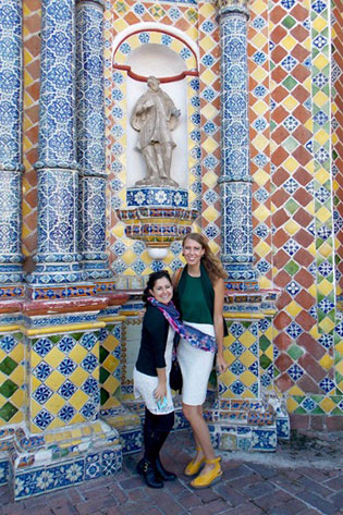 McDermott Scholars Kathleen Alva BA’17 (left) and Nancy Fairbank BA’17 traveled to Mexico in 2016 to study baroque architecture with Dr. Richard Brettell. The new fund will give UT Dallas students travel opportunities unrelated to specific academic requirements.